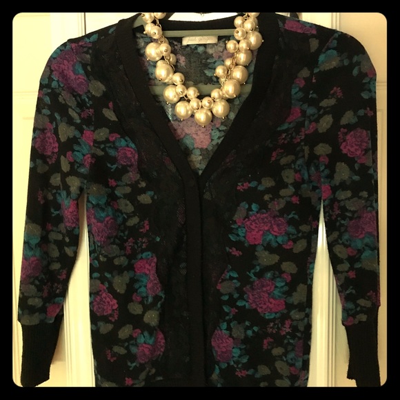 Sweater - Picture 1 of 2